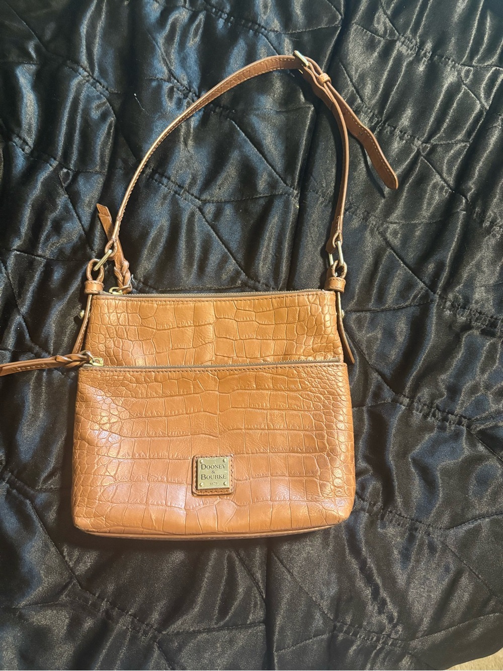 Vintage Dooney & Bourke Croc-Embossed Leather Shoulder Bag - Picture 2 of 11